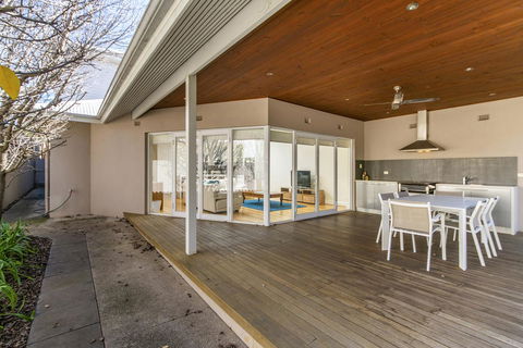 Inner Western Suburbs Retreat - Hotel Gold Coast 15