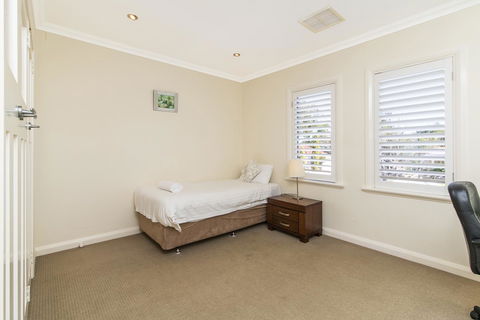 Inner Western Suburbs Retreat - Hotel Gold Coast 32