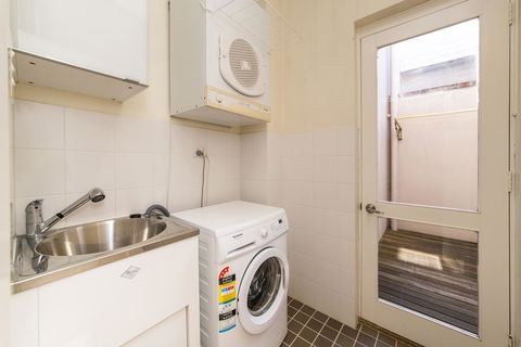 Inner Western Suburbs Retreat - Hotel Gold Coast 17