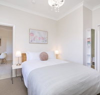 Light bright quality river views Free parking - Hotel Gold Coast