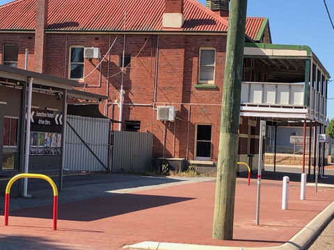 Junction Hotel Moora - Hotel Gold Coast 4