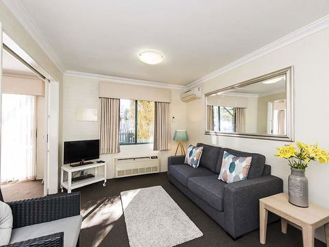 Subiaco Village 28 - Hotel Gold Coast 2