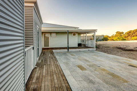 Blue Sky Escapes The Lookout Lancelin - Hotel Gold Coast 2
