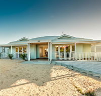 Blue Sky Escapes The Lookout Lancelin - Hotel Gold Coast