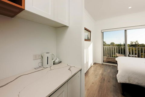 Blue Sky Escapes The Lookout Lancelin - Hotel Gold Coast 21