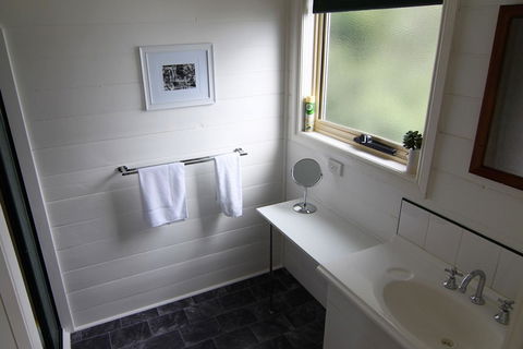 BINALONG BEACH COTTAGE Beachfront At Bay Of Fires Next To Restaurant - Hotel Gold Coast 7