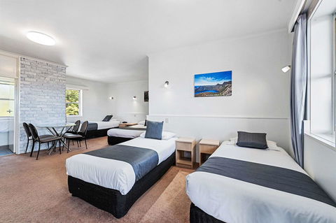 Coach House Launceston - Hotel Gold Coast 7