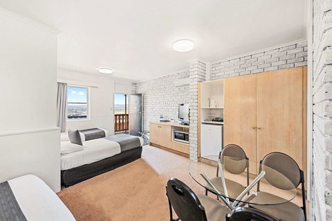 Coach House Launceston - Hotel Gold Coast 8