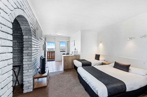 Coach House Launceston - Hotel Gold Coast 13