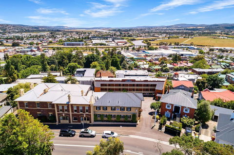 Coach House Launceston - Hotel Gold Coast 30