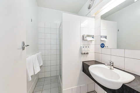 Coach House Launceston - Hotel Gold Coast 24