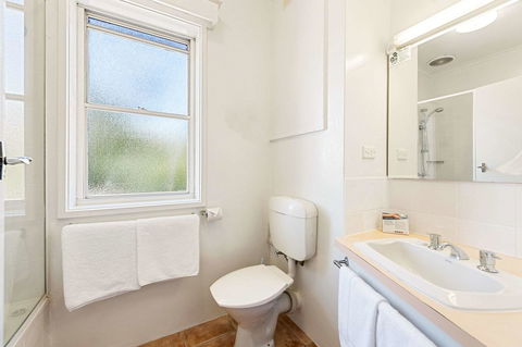 Coach House Launceston - Hotel Gold Coast 21