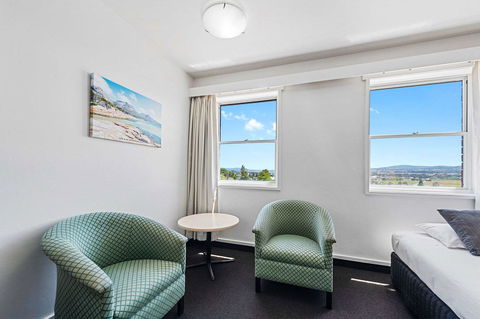 Coach House Launceston - Hotel Gold Coast 18