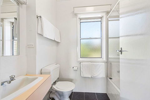 Coach House Launceston - Hotel Gold Coast 25