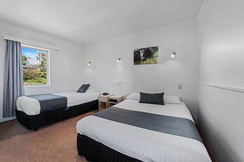 Coach House Launceston - Hotel Gold Coast 10