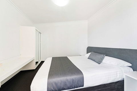 Coach House Launceston - Hotel Gold Coast 15