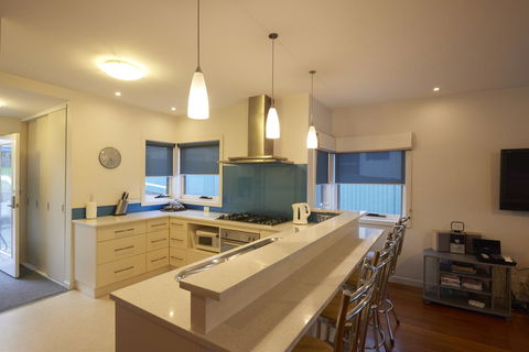 Bridport Holiday Rental - Hotel Gold Coast 3