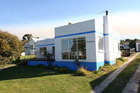 Bridport Holiday Rental - Hotel Gold Coast 1