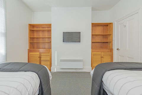 4 Bedroom House - Hobart CBD - Free Parking - Free WIFI - Hotel Gold Coast 15