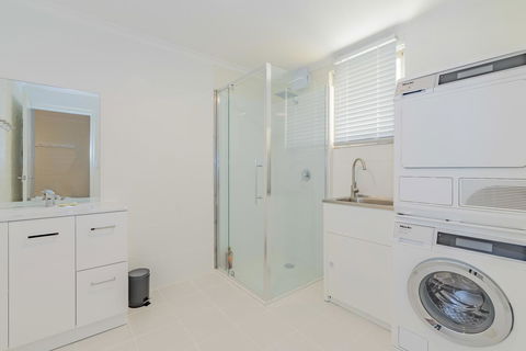 4 Bedroom House - Hobart CBD - Free Parking - Free WIFI - Hotel Gold Coast 4