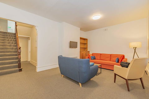 4 Bedroom House - Hobart CBD - Free Parking - Free WIFI - Hotel Gold Coast 6