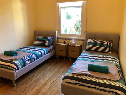 Riverbank Villa - Hotel Gold Coast 2