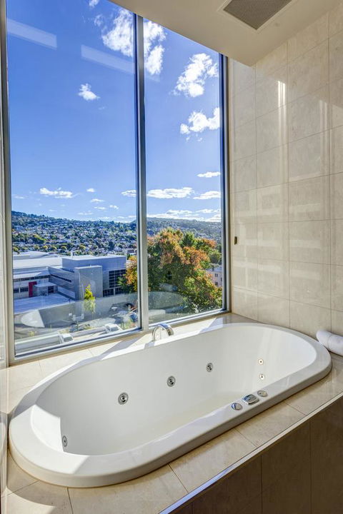 Mantra Charles Hotel - Hotel Gold Coast 2