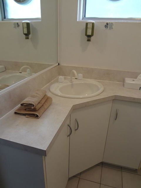 Adina Place Motel Apartments - Hotel Gold Coast 24