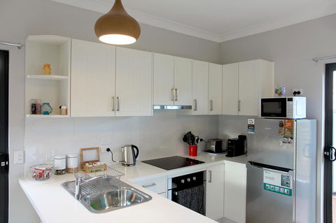 Kingston Beach-House Retreat - Hotel Gold Coast 9