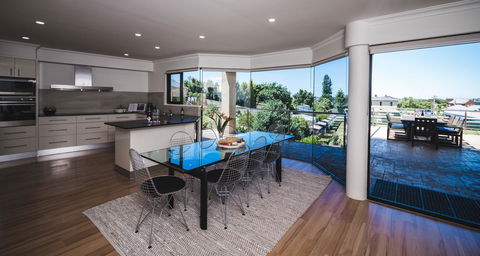 Russell House - Hotel Gold Coast 0
