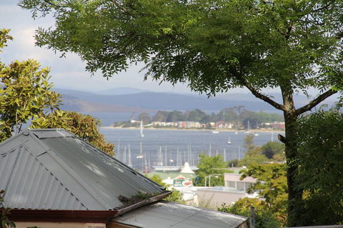 Old Bishop\'s Quarters Heritage, Modern & Unique Accommodation - Hotel Gold Coast 9