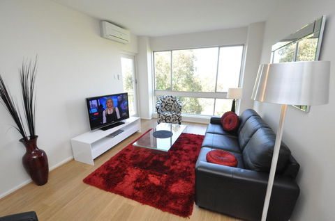 Neutral Bay Self-Contained Modern One-Bedroom Apartment (63BEN) - Hotel Gold Coast 1