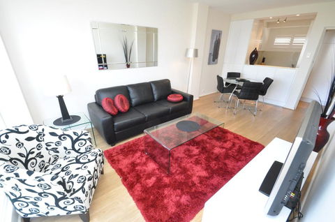 Neutral Bay Self-Contained Modern One-Bedroom Apartment (63BEN) - Hotel Gold Coast 0