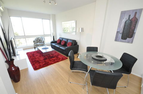 Neutral Bay Self-Contained Modern One-Bedroom Apartment (63BEN) - Hotel Gold Coast 2