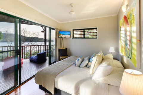 NEWLY BEAUTFULLY RENOVATED 16 The Casuarina - 3 Bedroom House With 180 Degree Ocean Views - Hotel Gold Coast 2