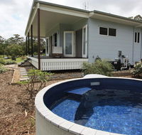 Noosa Hinterland Country Cottage 'Tru-Blu' - Hotel Gold Coast