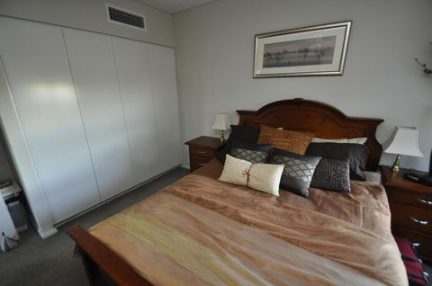 NORTH SYDNEY FULLY SELF CONTAINED MODERN 2 BED APARTMENT (16WAL) - Hotel Gold Coast 2