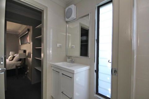 NORTHERN HAVEN-3/16 David Campbell St NH - Hotel Gold Coast 3