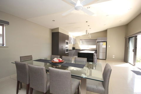 NORTHERN HAVEN-3/16 David Campbell St NH - Hotel Gold Coast 2