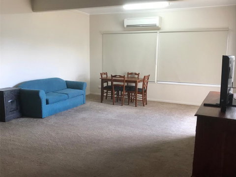 O'Shea's Royal Hotel - Hotel Gold Coast 1