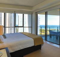Ocean views in the heart of Broadbeach - Hotel Gold Coast