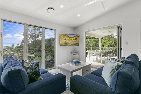 Ocean Views, Luxury Living In Noosa Heads - Unit 2/13 Angler Street - Hotel Gold Coast 1