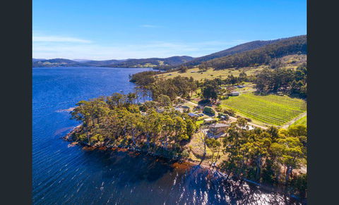 On The Huon River - Hotel Gold Coast 2