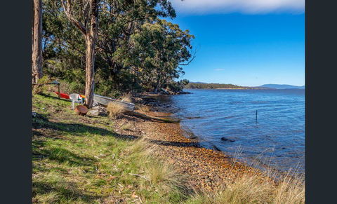 On The Huon River - Hotel Gold Coast 1