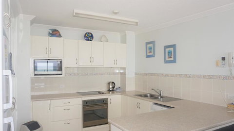 Pacific Surf Absolute Beachfront Apartments - Hotel Gold Coast 2