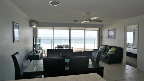 Pacific Surf Absolute Beachfront Apartments - Hotel Gold Coast 3