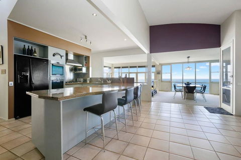 PANORAMA VIEWS - Spectacular Ocean Views - Hotel Gold Coast 2