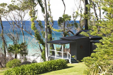 Pebbly Beach Escape - Hotel Gold Coast 1