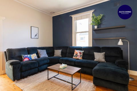 PET FRIENDLY FAMILY HOME WILLOUGHBY - Hotel Gold Coast 2
