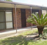 Pet friendly lowset home with room for a boat Wattle Ave Bongaree - Hotel Gold Coast